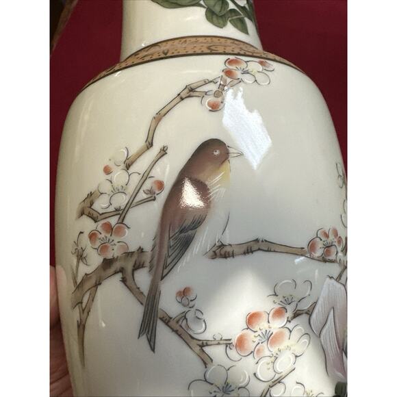 Rare Mid-Century Japan Porcelain Floral Vase Hand painted Birds & Magnolia, 10”H - Picture 8 of 9